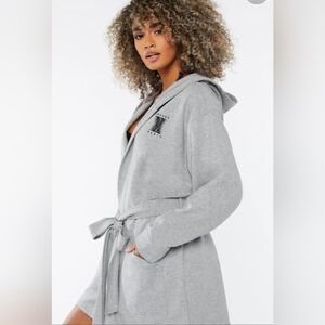 Savage X Fenty Women's Forever Savage Showgirl Short Robe Gray size XS/S